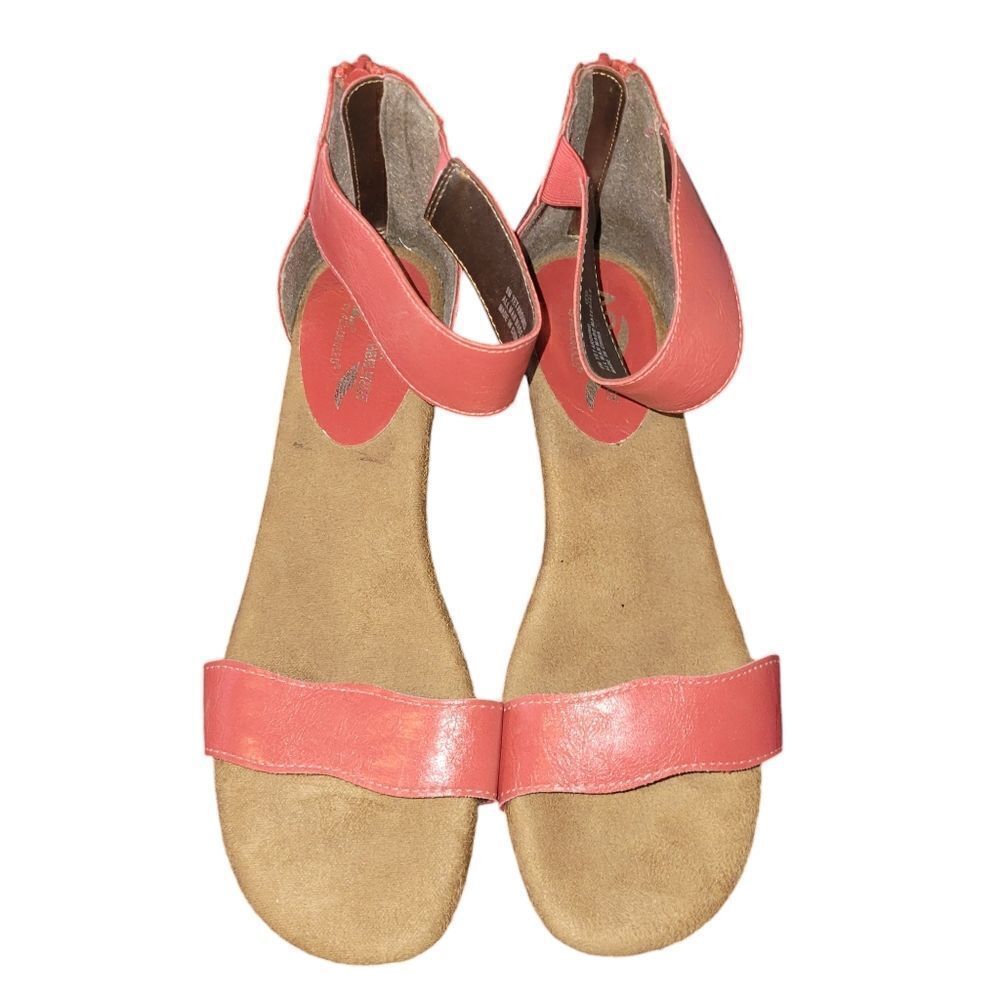 A 2 HEELREST BY AEROSOLES SIZE  9. ^